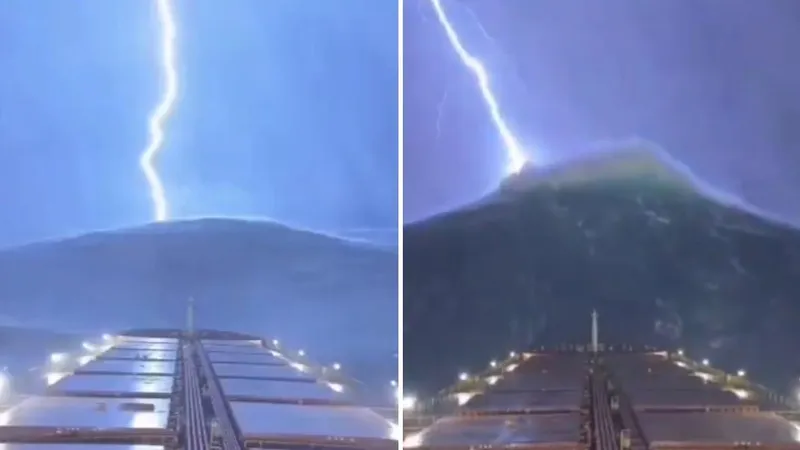 ¿Debió hundirse? Descomunal ola embiste de frente a un gigantesco buque en alta mar (VIDEO)