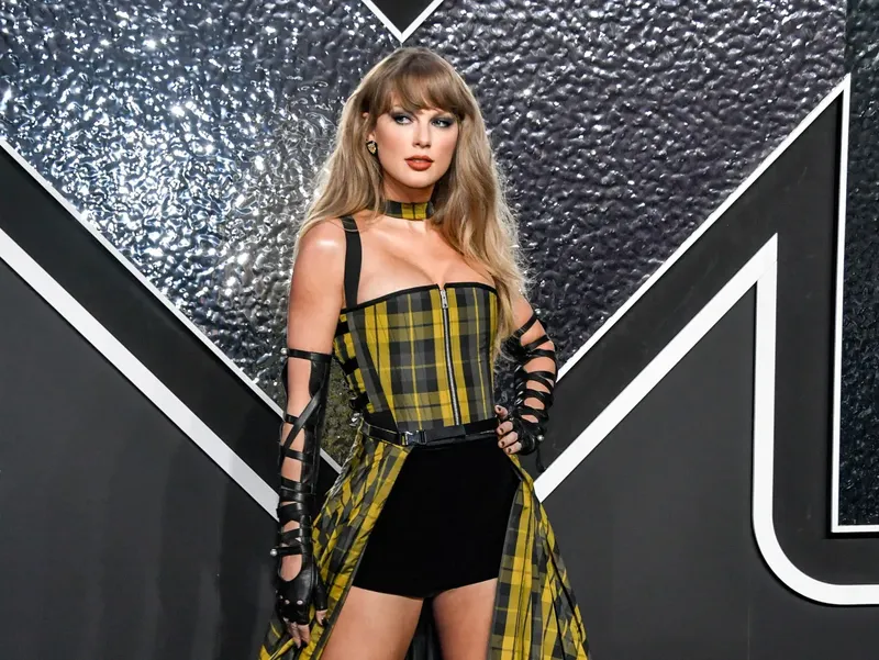 Taylor Swift regresa a sus raíces country con “I Knew It, I Knew You” para “Toy Story 5”