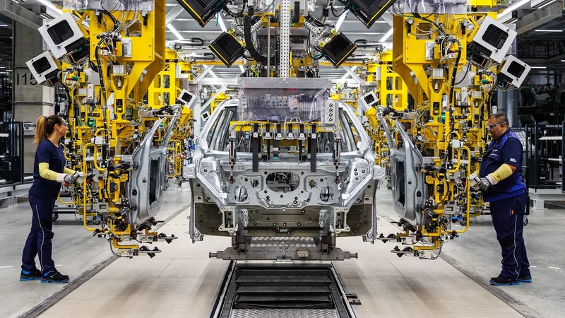 50.000 unidades en 9 meses: para dar abasto con una demanda, BMW firma una producción récord con el iX3 eléctrico