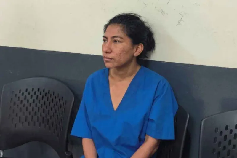 Admiten acusación contra mujer señalada de ahogar a su hija