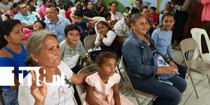 Niños vuelven a escuchar gracias a entrega de prótesis auditivas