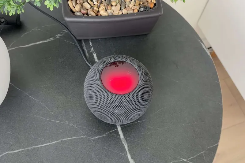 Mi HomePod mini ponía música solo. Apple por fin ha puesto solución