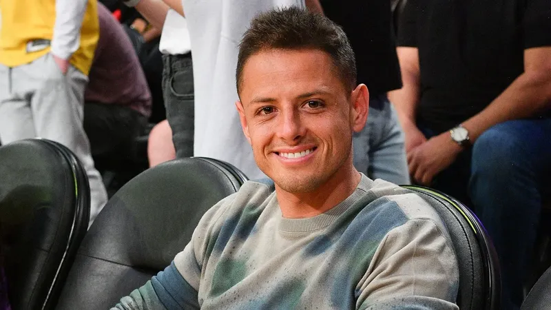 Javier 'Chicharito' Hernández se postula como el fan número 1 de Luis Miguel y recibe una gran sorpresa