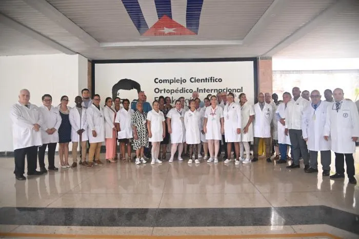 En el camino de la transformación digital: Presidente Díaz-Canel visita centro ortopédico Frank País (+Fotos)