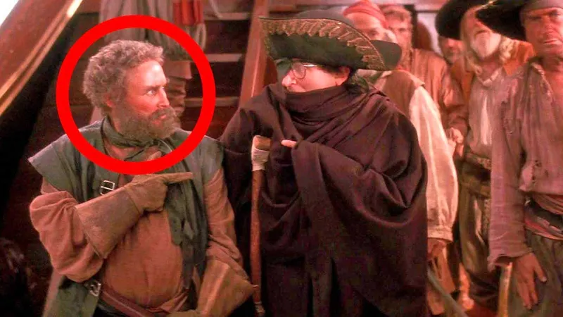 Solo aparece durante 47 segundos: prácticamente nadie pudo reconocer a esta superestrella en 'Hook'