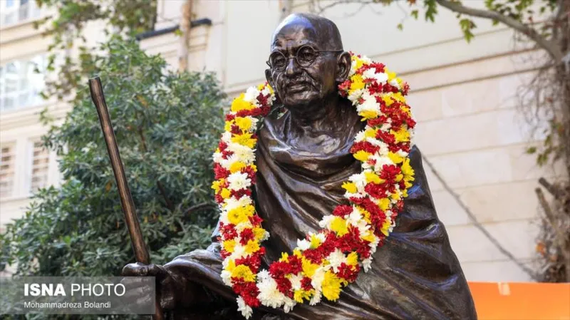 Teherán inaugura una estatua de Gandhi en la embajada de India