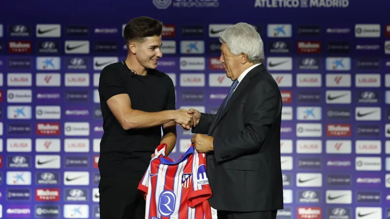 Enrique Cerezo: "No estamos dispuestos a vender a Julián Alvarez"
