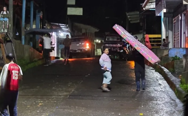 Familias evacuadas de forma preventiva por riesgo de inundaciones en Paiwás