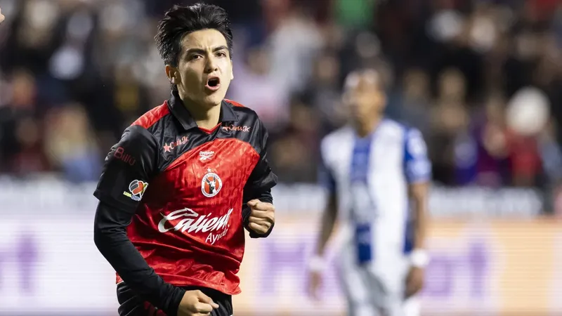 Gilberto Mora pone paños fríos a sus planes de jugar en Europa