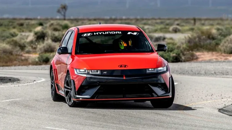Hyundai presume de marchas virtuales en sus coches eléctricos y lanza un dardo a Porsche: “Somos líderes, no seguidores”