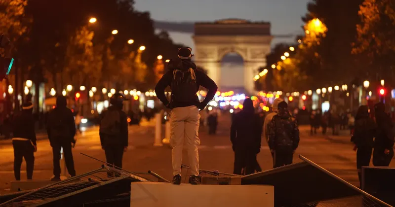 Macron acusa a líderes extranjeros de aprovecharse de los disturbios en Francia