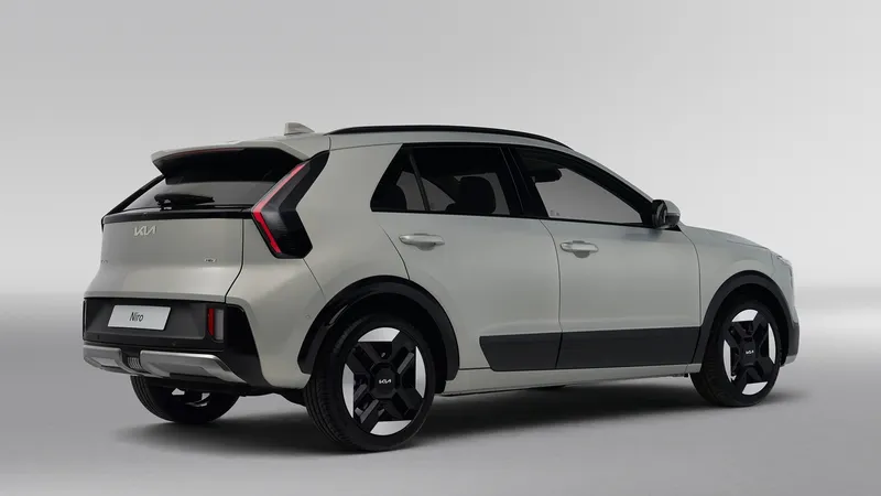 Tras vender 620.000 unidades en 10 años, KIA lanza un nuevo Niro con 430 litros de maletero y motor híbrido