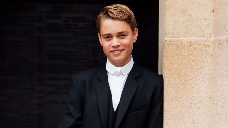 El príncipe George ya es alumno de Eton College: así luce con su nuevo uniforme