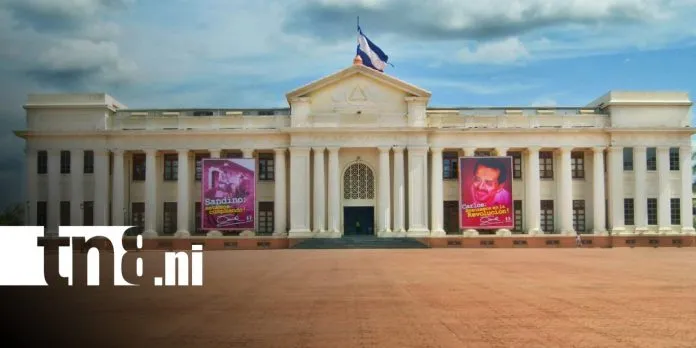 Juventud recuerda los 48 años de la Toma del Palacio Nacional