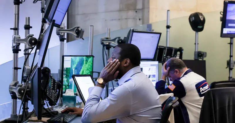 Alphabet y Tesla arrastran a Wall Street mientras el petróleo vuelve a tocar los US$100