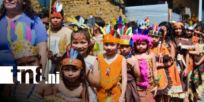 Masaya honra sus raíces indígenas con desfile de trajes folclóricos