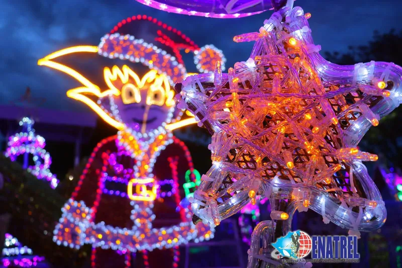 Managua se prepara para brillar con los adornos navideños