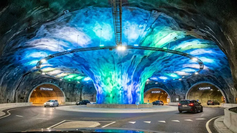 La “rotonda medusa”, una construcción submarina a la que se llega tras recorrer los 11,2 km de longitud de un túnel sumergido a 187 metros de profundidad