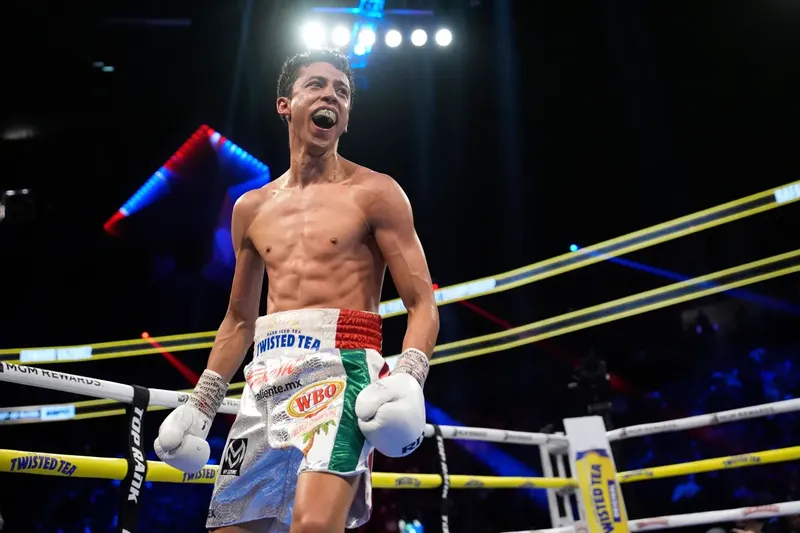 Polémica por cambio de última hora: El Divino Espinoza no pelearía ante el venezolano Lorenzo Parra