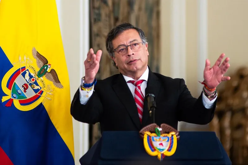 Petro denuncia una «extorsión» tras la propuesta de suspensión impulsada por una comisión del Congreso de Colombia