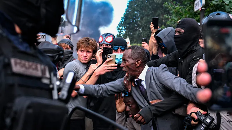 Protestas estudiantiles elevan la presión sobre Macron en Francia