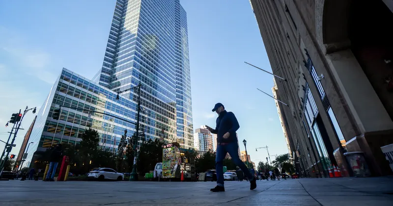 Goldman Sachs afirma que el mercado subestima cuánto puede subir el yuan frente al dólar