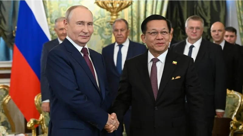 Putin se reúne con su homólogo de Myanmar para impulsar la cooperación bilateral