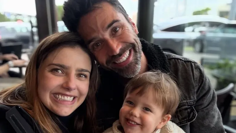 El esperado reencuentro de Matías Novoa y Michelle Renaud: así disfrutan del verano en Madrid con sus hijos