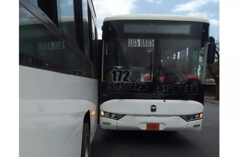 Colisión entre dos buses causó fuerte congestionamiento vehícular y leves daños materiales, en Managua