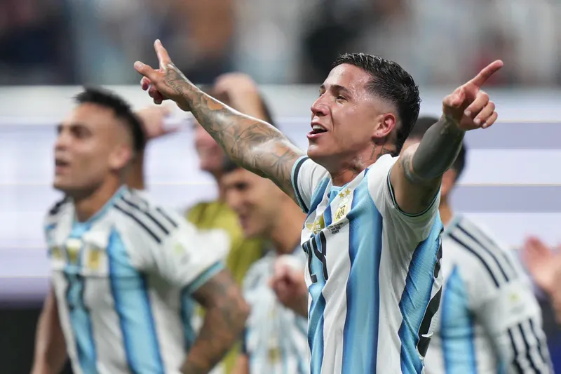 Enzo Fernández y Lautaro Martínez celebran muestra de “carácter” de una Argentina que no “se da por vencido”