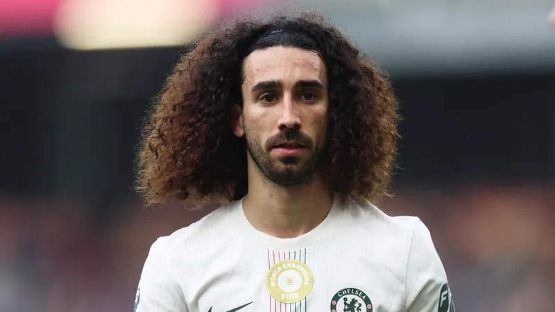 Oficial: El Madrid anuncia el fichaje de Cucurella hasta 2032
