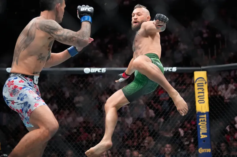 Conor McGregor no pudo completar su regreso y cae ante Holloway