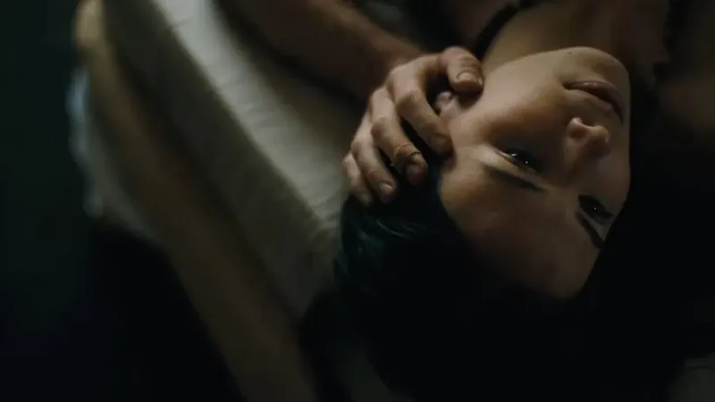 Zack Snyder lleva 20 años trabajando en el mayor cambio de su carrera: Su nueva película es un drama bélico de venganza que rompe con todo lo anterior