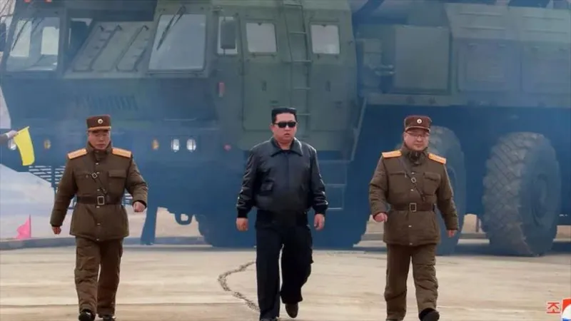 Líder norcoreano urge acelerar desarrollo nuclear ante acciones de EEUU