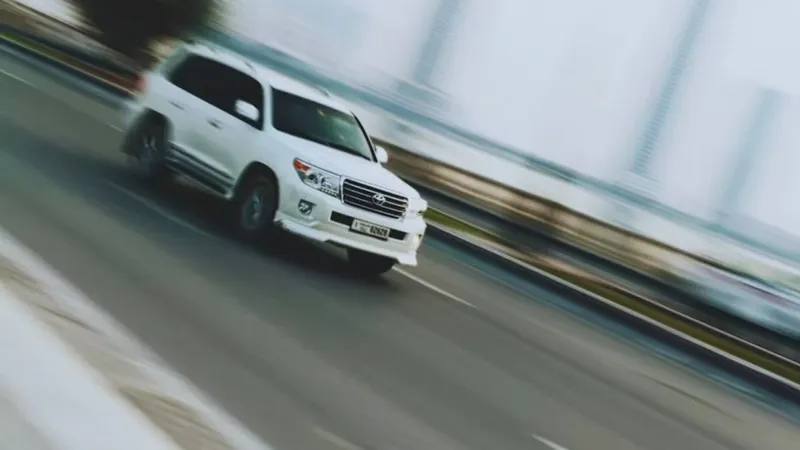 Toyota desafía el relato dominante sobre los autos eléctricos. Para la marca japonesa, el verdadero problema ambiental no es el motor, sino el carbono y la extracción de materiales
