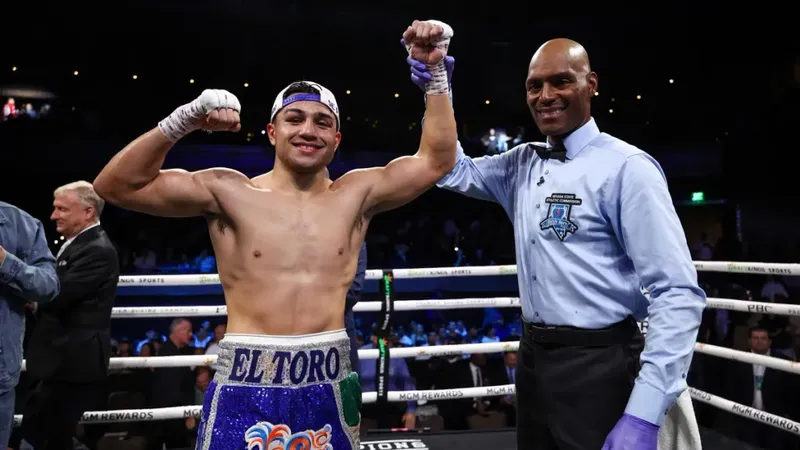 Armando Reséndiz vence a Koen Mazoudier por decisión unánime