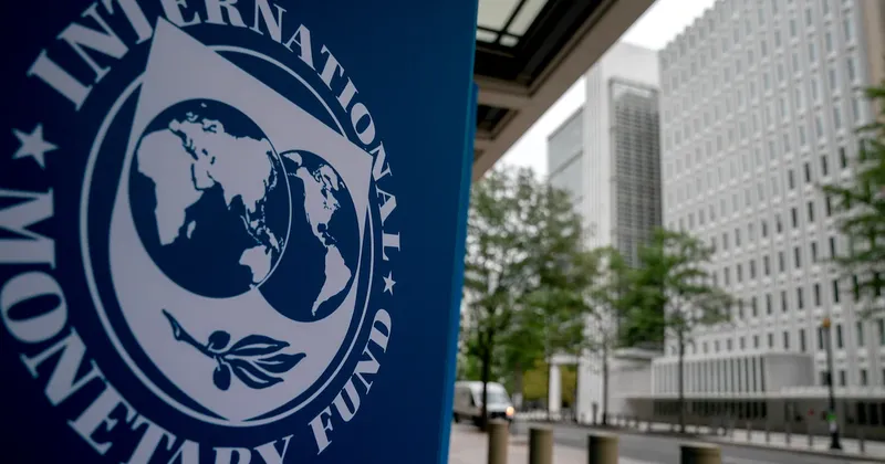 FMI evaluaría reducir la frecuencia de sus revisiones económicas en algunos países
