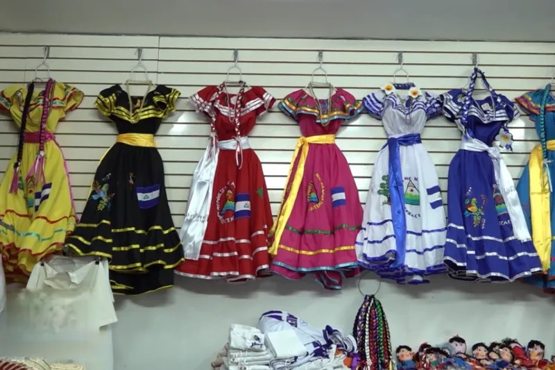 Mercado Roberto Huembes registra buenas ventas de uniformes, huipiles y calzados