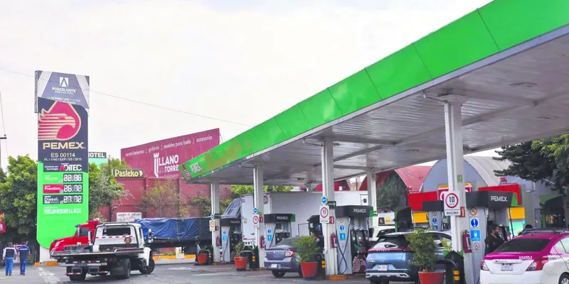 Ante desplome del petróleo, reducen estímulos a gasolina Magna y diésel en México