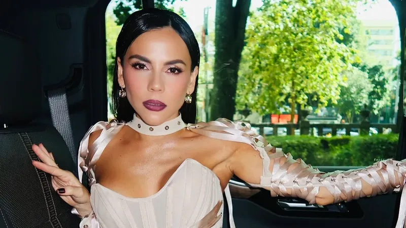 Carolina Gaitán nos adentra en su universo: Broadway, la maternidad y su regreso más esperado en televisión