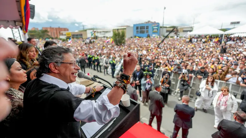 Petro podría "agotar a esas personas que lo apoyaron" al posicionarse como líder opositor, dice experto