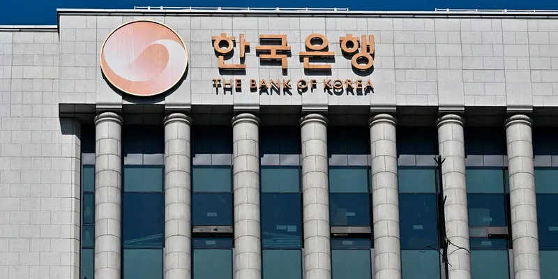Banco central surcoreano eleva las tasas de interés por primera vez en tres años