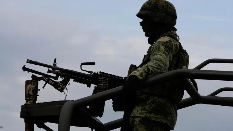 Detienen en el norte de México a 13 presuntos integrantes de "Los Chapitos"