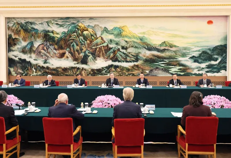 Vice primer ministro chino se reúne con representantes extranjeros en reunión del Consejo Internacional de la Ciencia