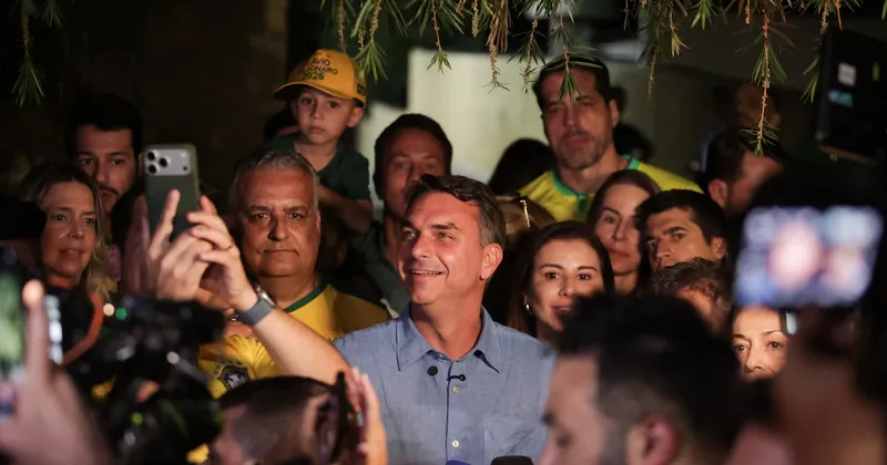 Eurasia redujo del 70% al 60% la probabilidad de victoria de Flávio Bolsonaro en la segunda vuelta