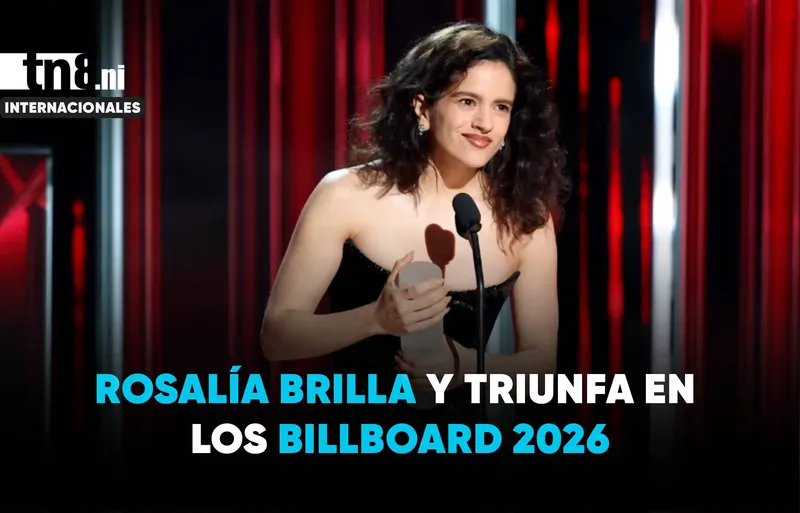 Rosalía recibe el Salón de la Fama de Billboard y honra a sus maestros