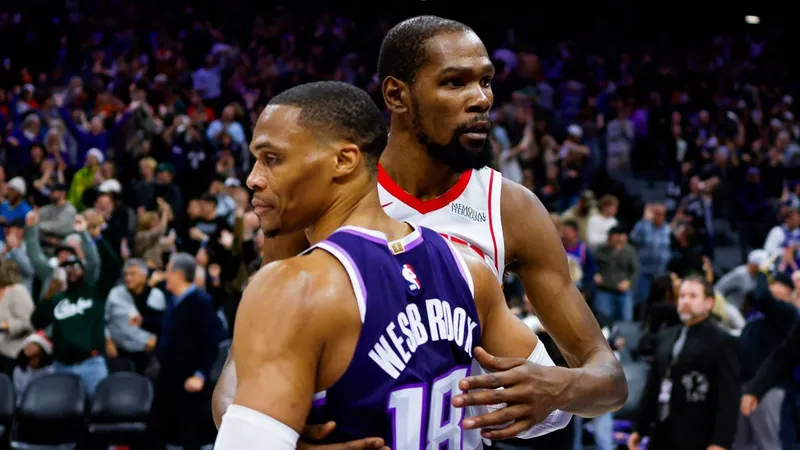 Kevin Durant muestra su pesar con Westbrook