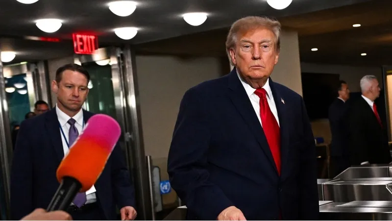 Un juez de EE.UU bloquea el veto de Trump a CNN, MS NOW y Politico