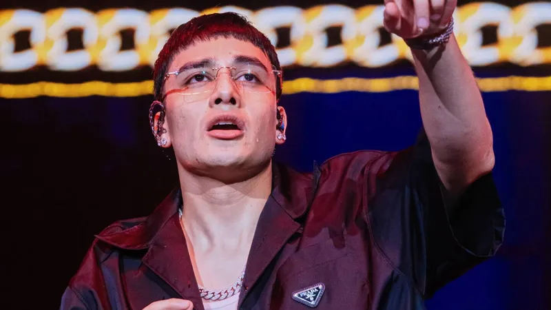 ‘El Malilla’ denuncia tocamient0s por parte de una fan durante concierto y LE REPROCHAN sus letras