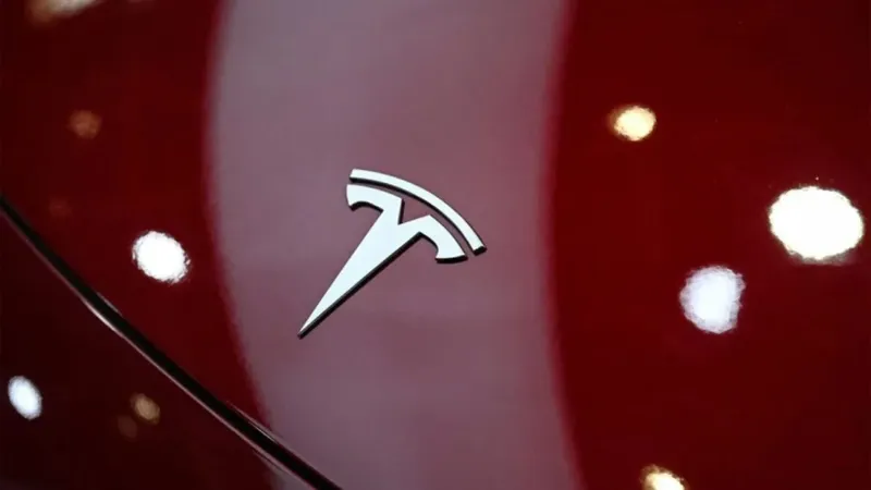 Justo cuando Latinoamérica busca introducir los autos autónomos, dos Tesla se se accidentaron en plena autopista y uno de los conductores murió